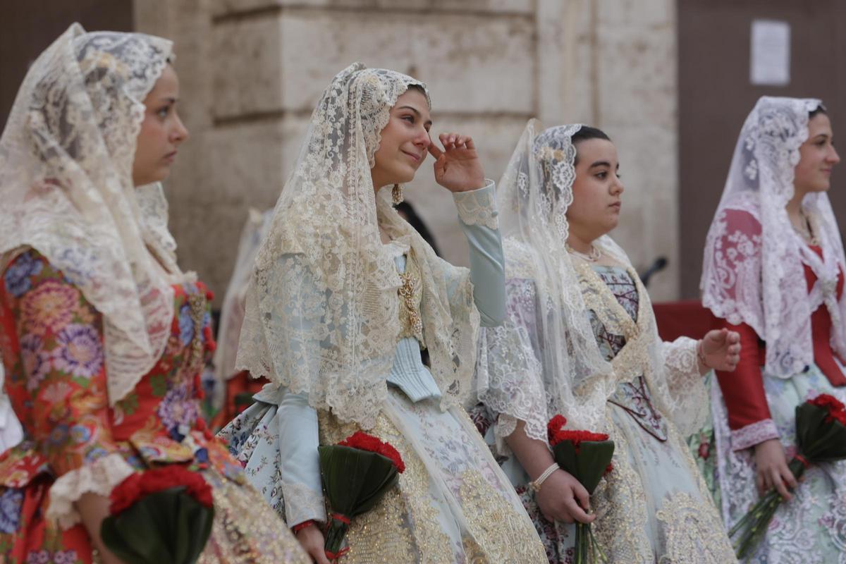 Todas las fotos de la ofrenda del 18 de marzo por la calle San Vicente hasta las 18:30 horas Todas las fotos de la ofrenda del 18 de marzo por la calle San Vicente hasta las 18:30 horas