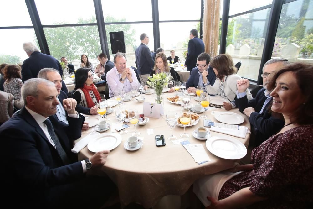 El conselleiro de Sanidade asiste a un desayuno informativo de Nueva Economía Forum Europa en el que también estuvo Alfonso Rueda.