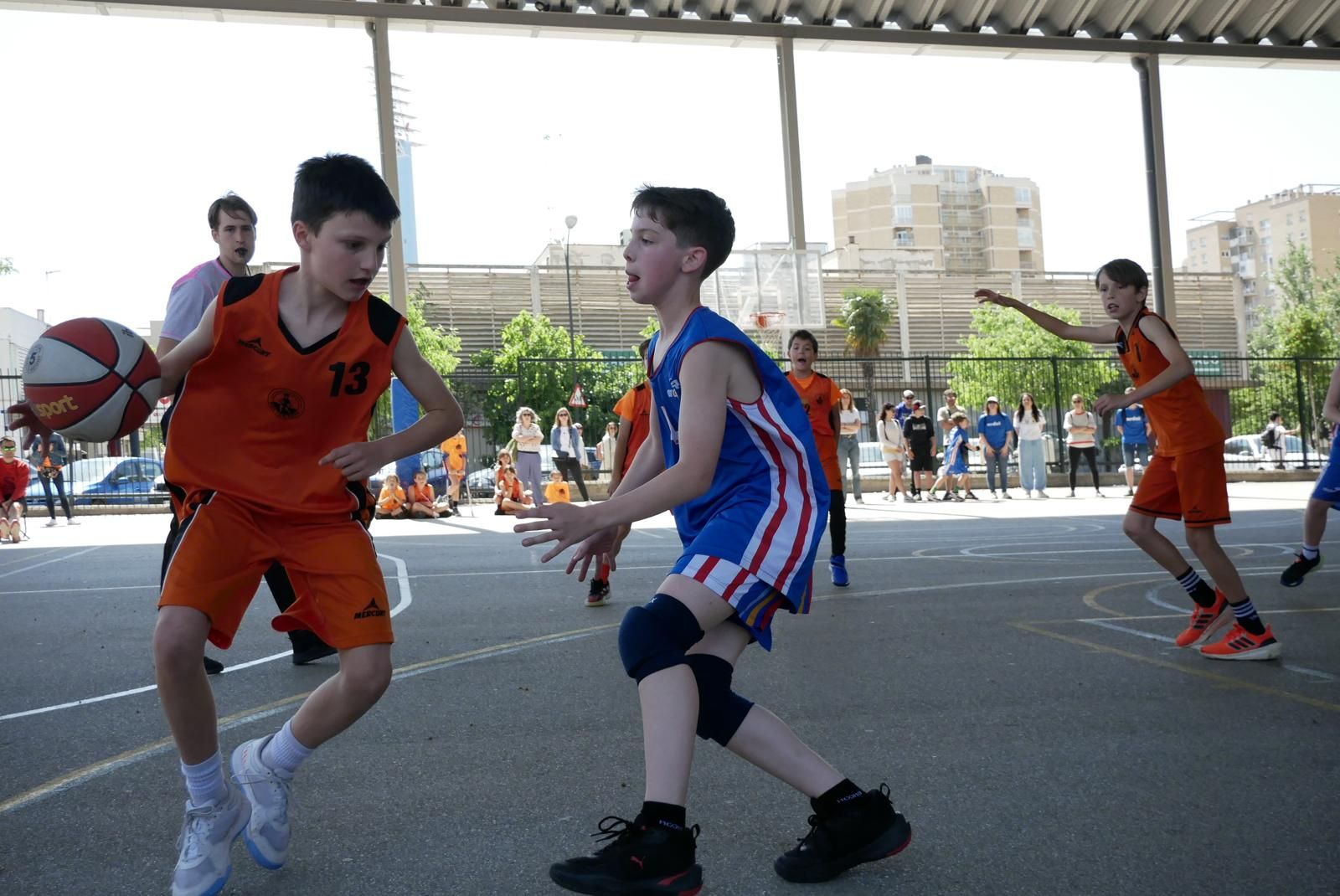 En imágenes | El colegio Doctor Azúa celebra su multitudinario torneo nacional de balonesto