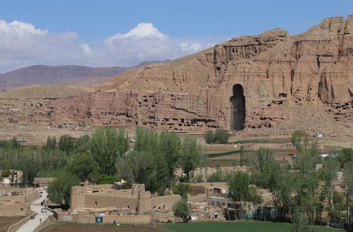 Puesto de seguridad a la entrada de la carretera que conduce a las ruinas de una estatua de Buda de 1.500 años de antigüedad en Bamiyán.