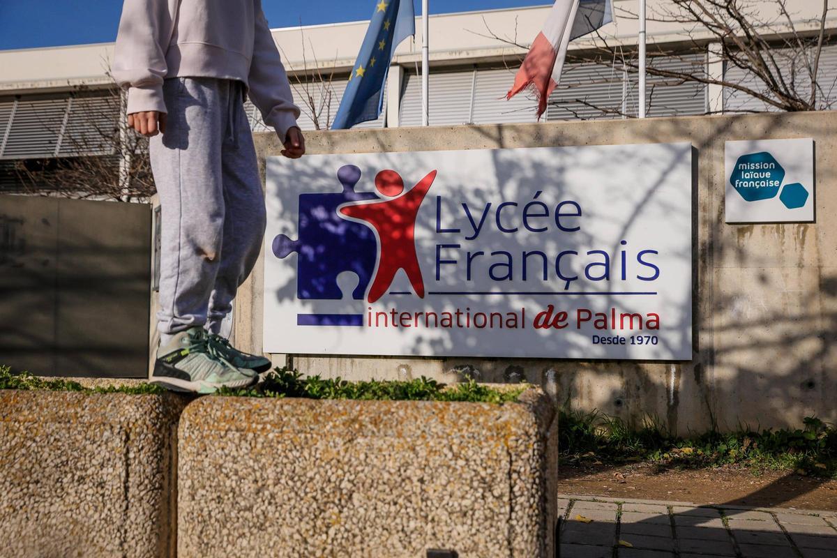 Imagen exterior del Liceo Francés de Palma.