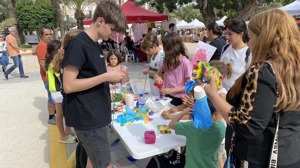 Asociaciones de Elche dan charlas sobre Inteligencia Artificial y nuevas tecnologías para
