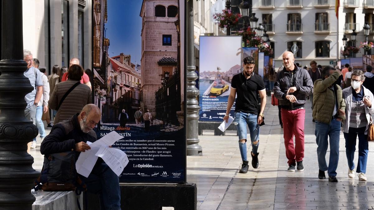 Inauguración de la exposición fotográfica Málaga Abierta en la calle Larios