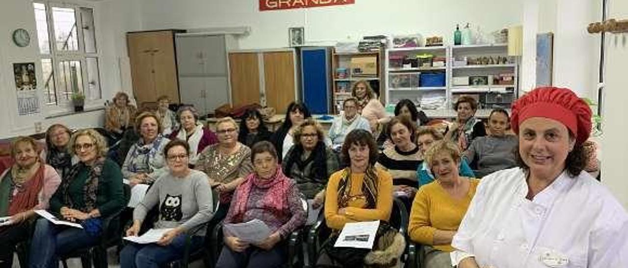 Susana García Soto, con los asistentes al taller.