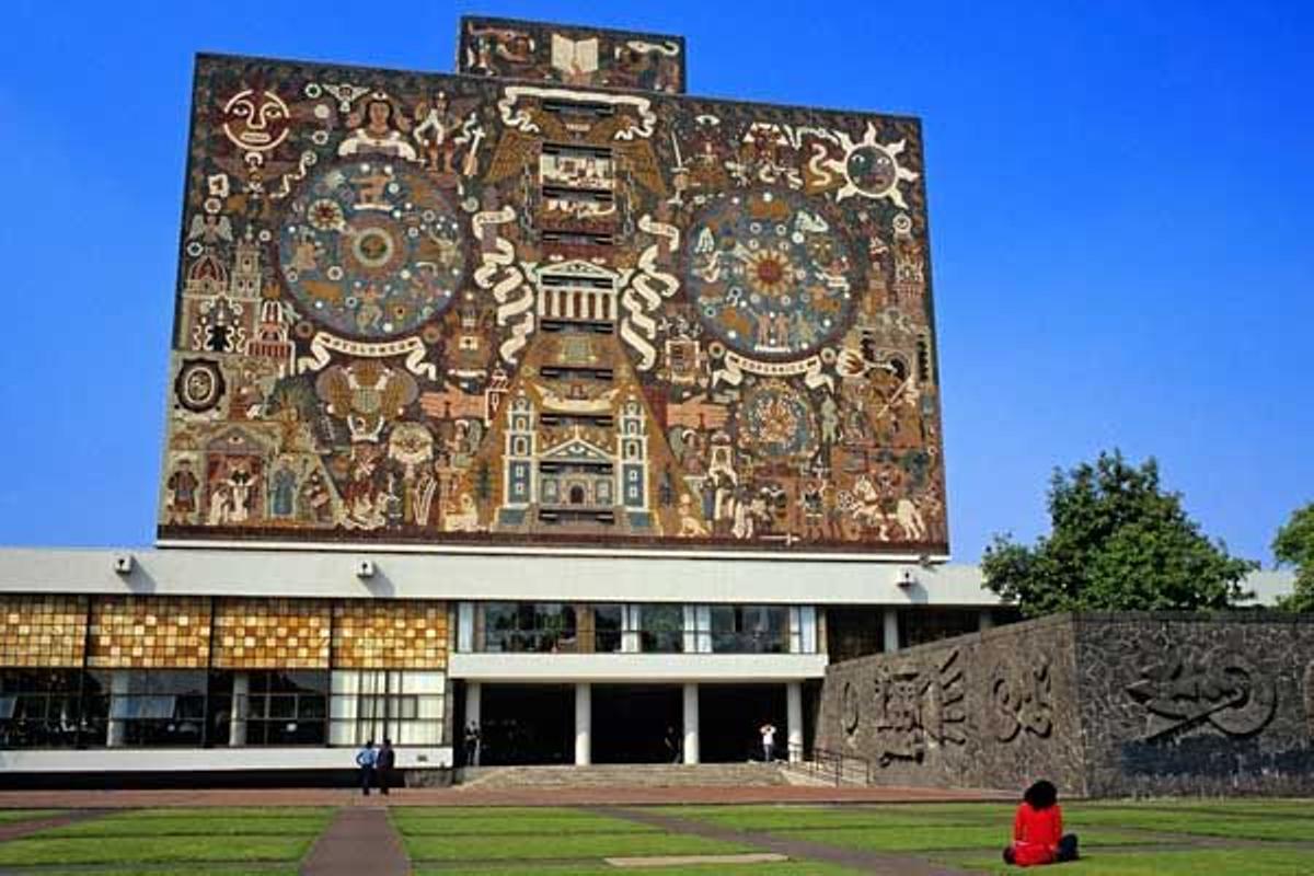 Fachada de la biblioteca de la Universidad Nacional Autónoma de Mexico