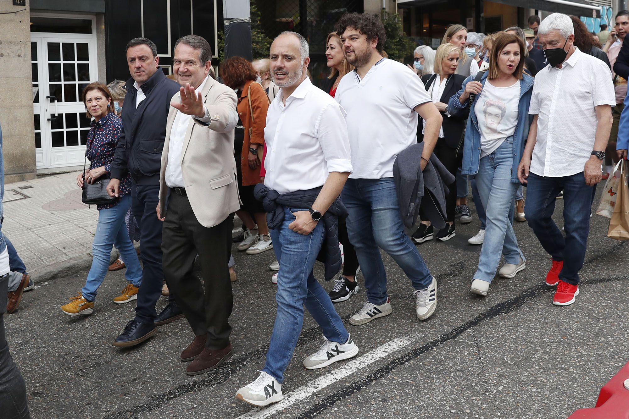 La multitudinaria protesta recorrió las principales arterias de Vigo