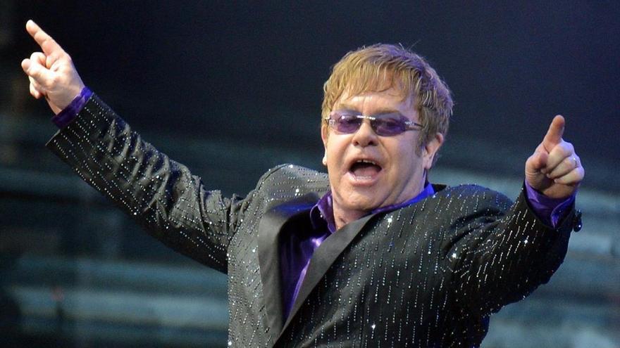 La exmujer de Elton John presenta una demanda contra el cantante