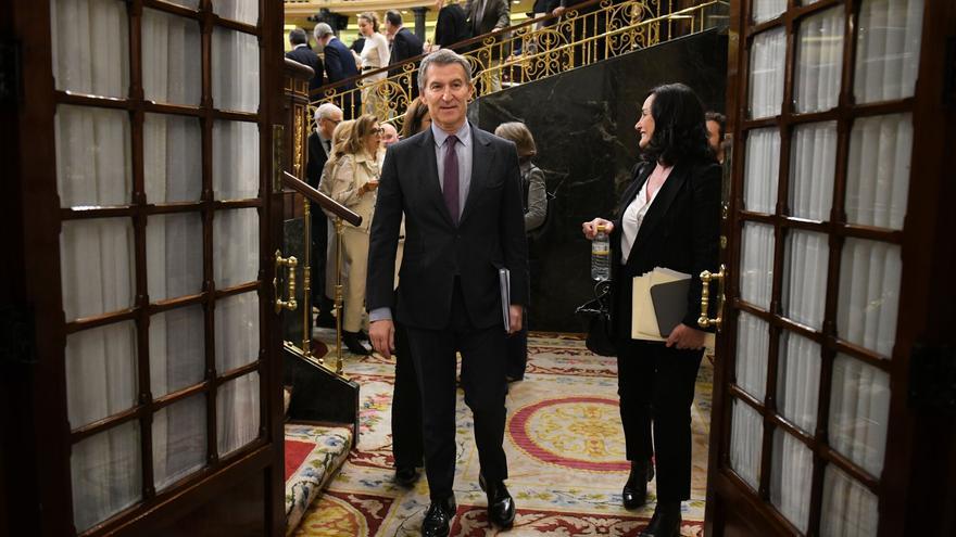 El PP ve la luz tras meses de aislamiento parlamentario al conseguir unir a Junts, PNV y Vox
