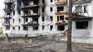 Archivo - Un edificio destruido por los misiles rusos en Chernígov (archivo).