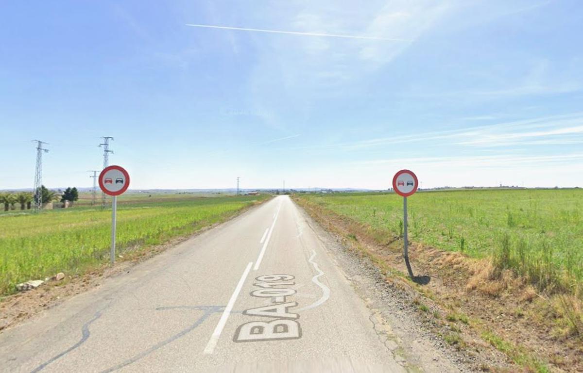 Carretera BA-019, entre las localidades de Azuaga y Maguilla.