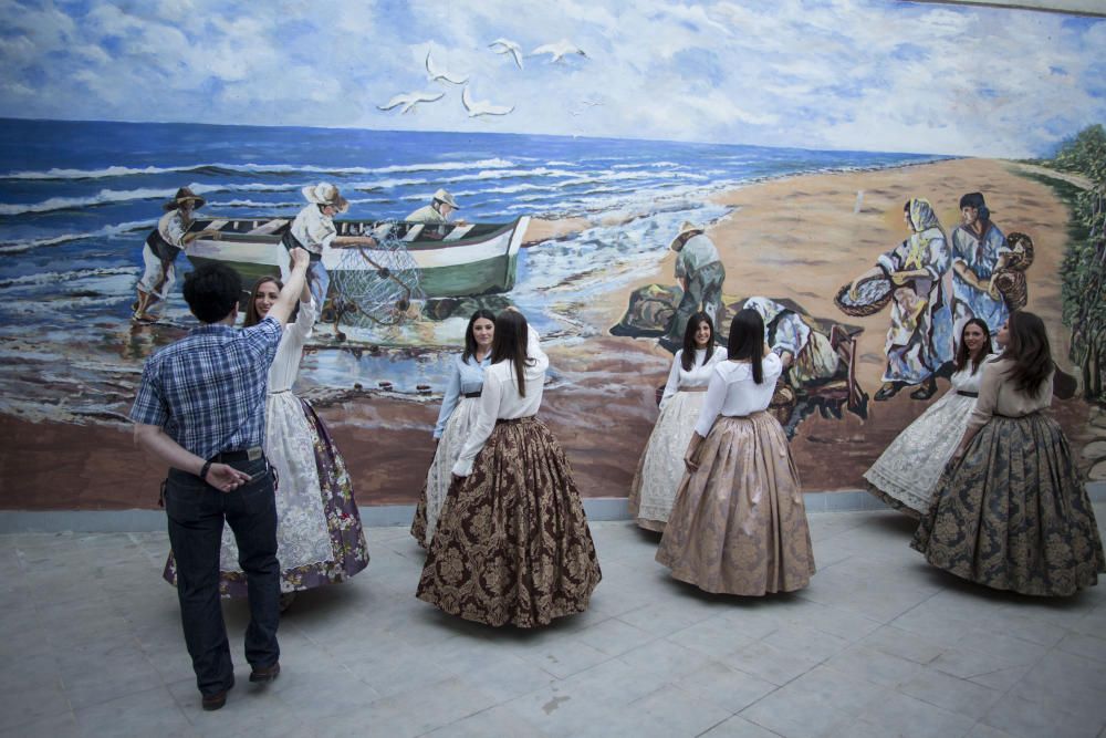 Ensayo de la Dansà con la fallera mayor y la corte