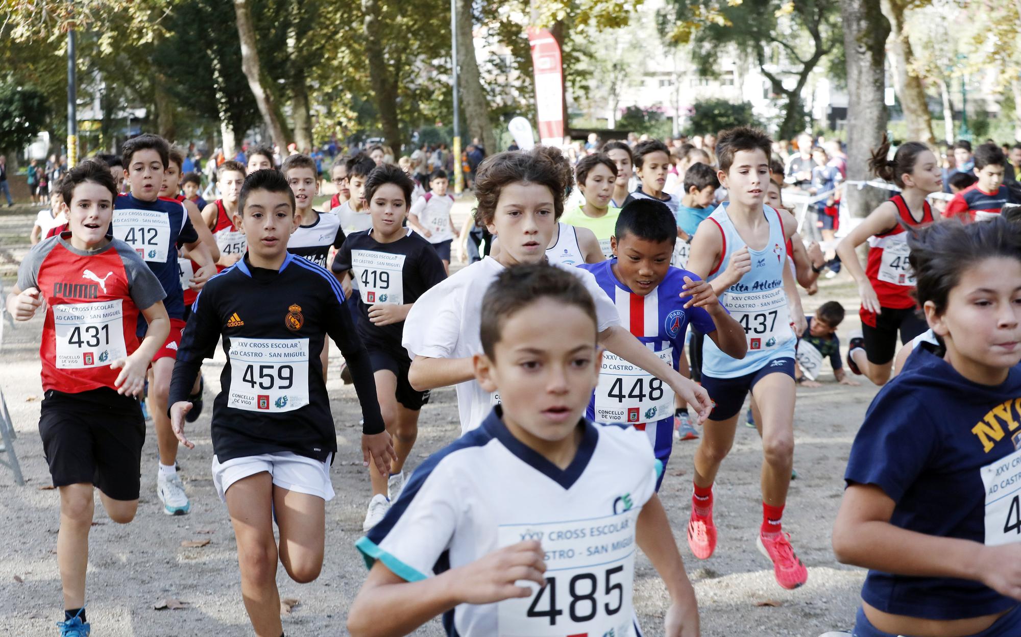 Un millar de jóvenes apuestan por el deporte en el Cross Castro San Miguel