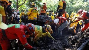 zentauroepp55670105 emergency worker intervene at the site of a landslide sparke201030211943