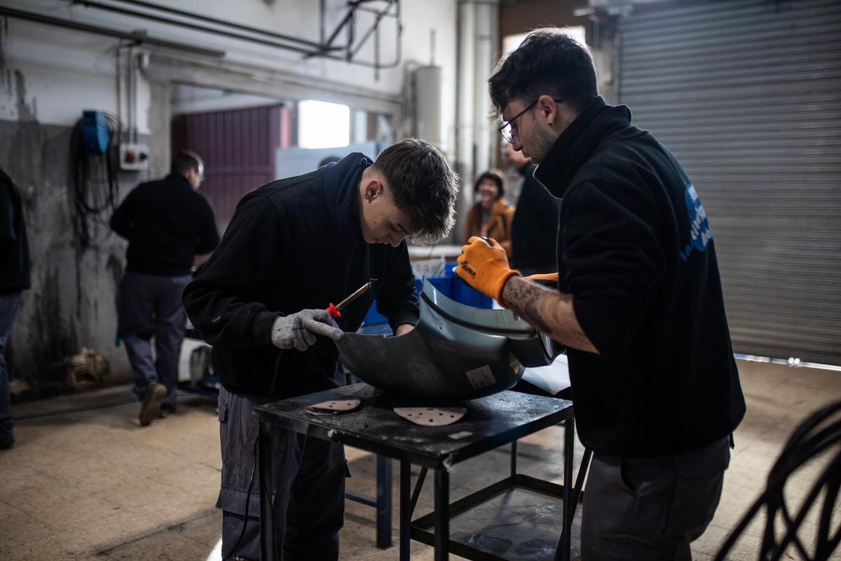 Participantes en el certamen Pompeu Skills, este viernes en el instituto Pompeu Fabra de Badalona.