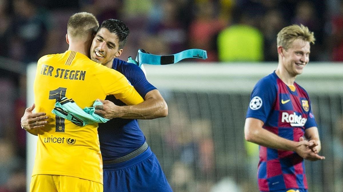 Suárez y Ter Setegn, dos de los destacados protagonistas, se felicitanal final del Barça-Inter.