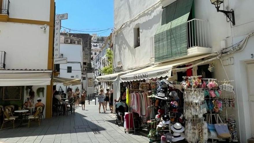 Comerciantes de Ibiza: «El turismo ‘low cost’ predomina en la Marina este verano»