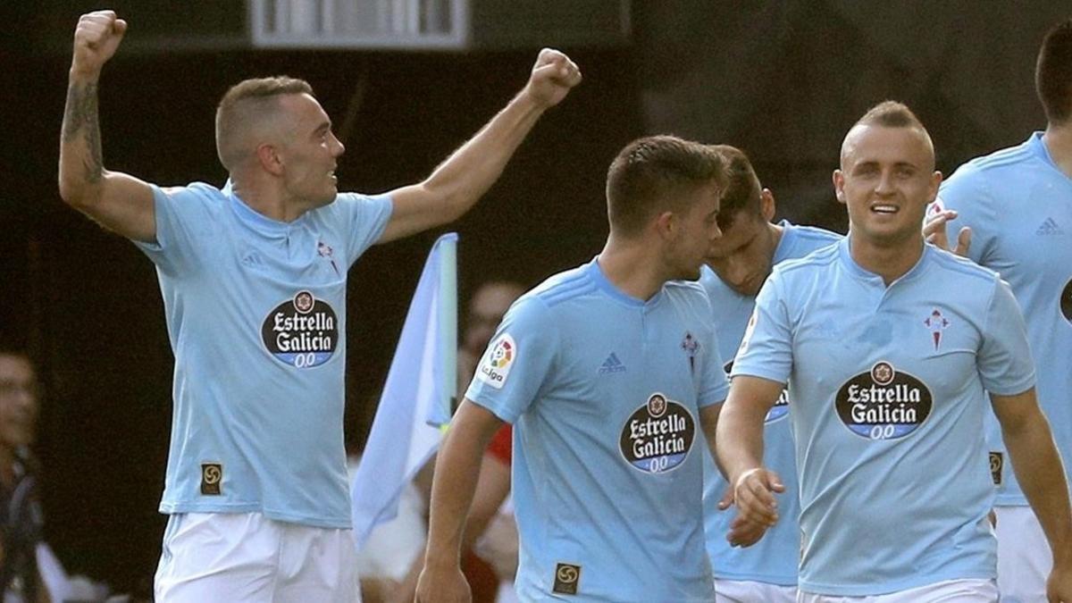 Aspas celebra el segundo gol, obra suya, del Celta al Atlético.