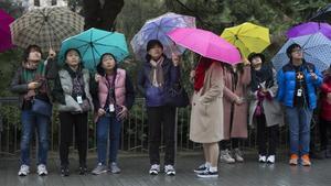 zentauroepp37009259 barcelona 23 01 2017 turistas en los alrededores de la sagra170130191824