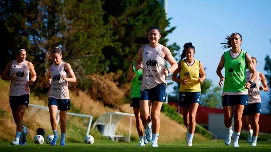 La Espa?a de Monste Tom prepara la Eurocopa en Las Rozas