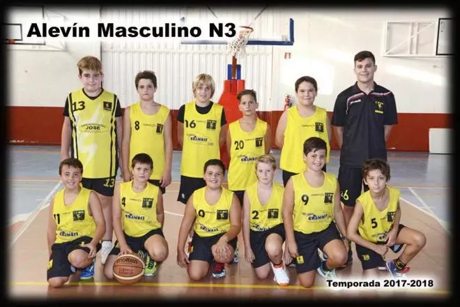 El CD Onil presume de equipos en la presentación