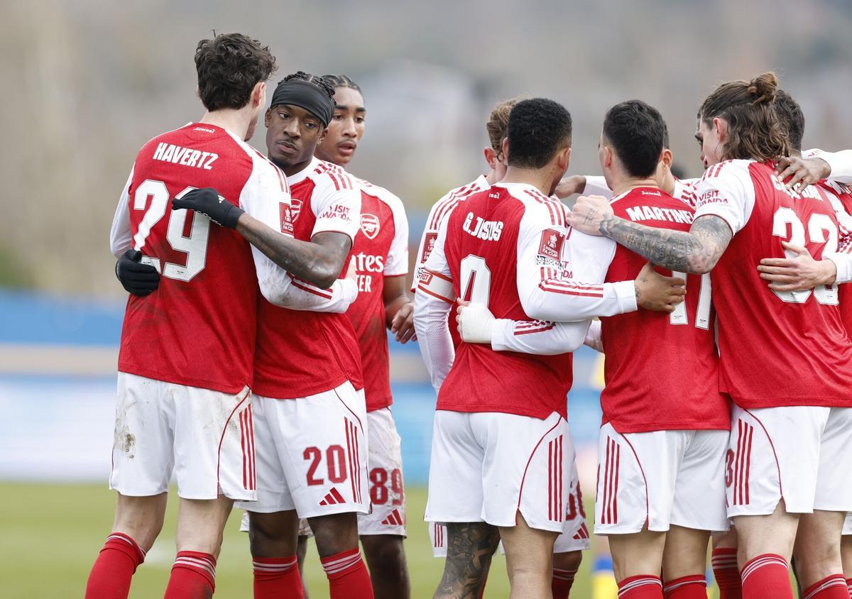 El Arsenal sufrió ante Mansfield Town