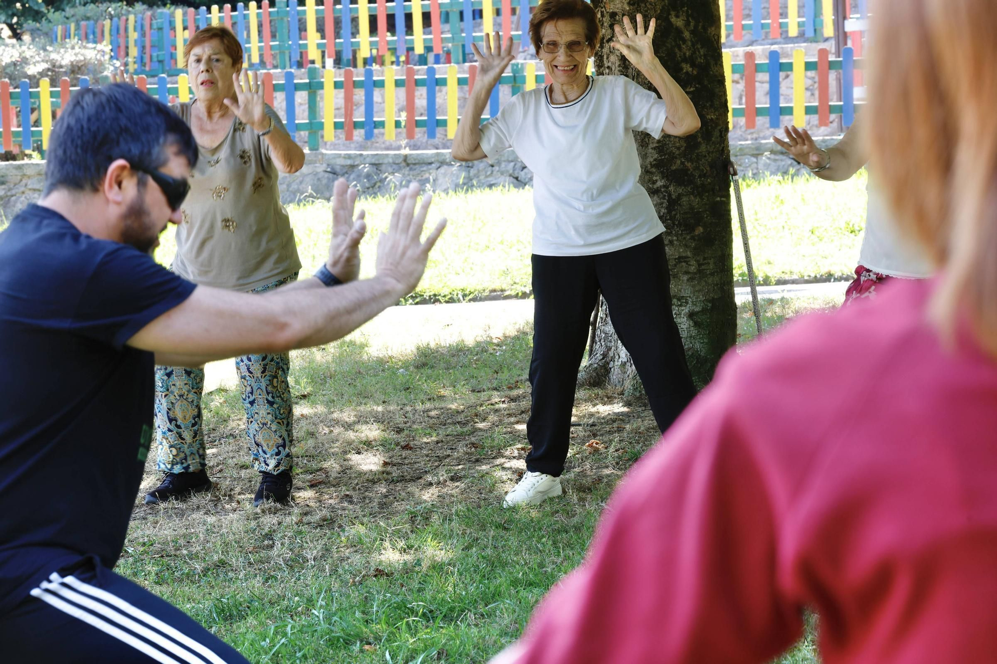 EN IMÁGENES: Cursos de taichi al aire libre en Avilés