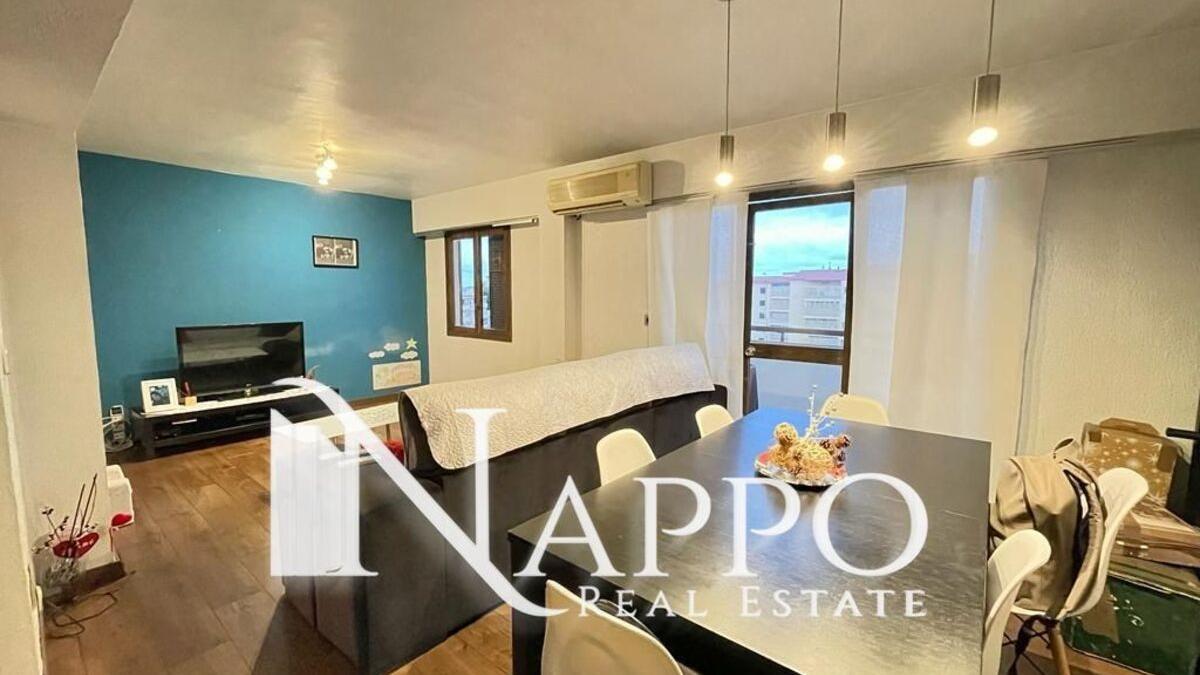 Salón comedor del ático con tres habitaciiones de sa Indiotería, en Palma