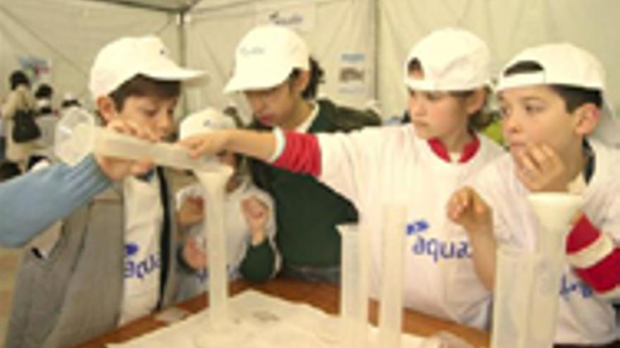 Dos mil escolares de 30 colegios participan en la fiesta del agua