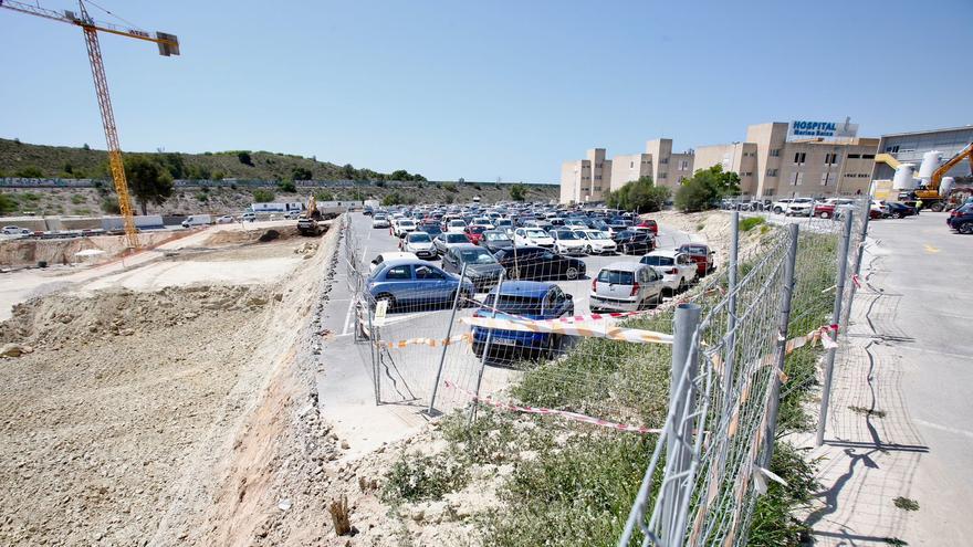 Caos de tráfico en el Hospital Comarcal de la Marina Baixa