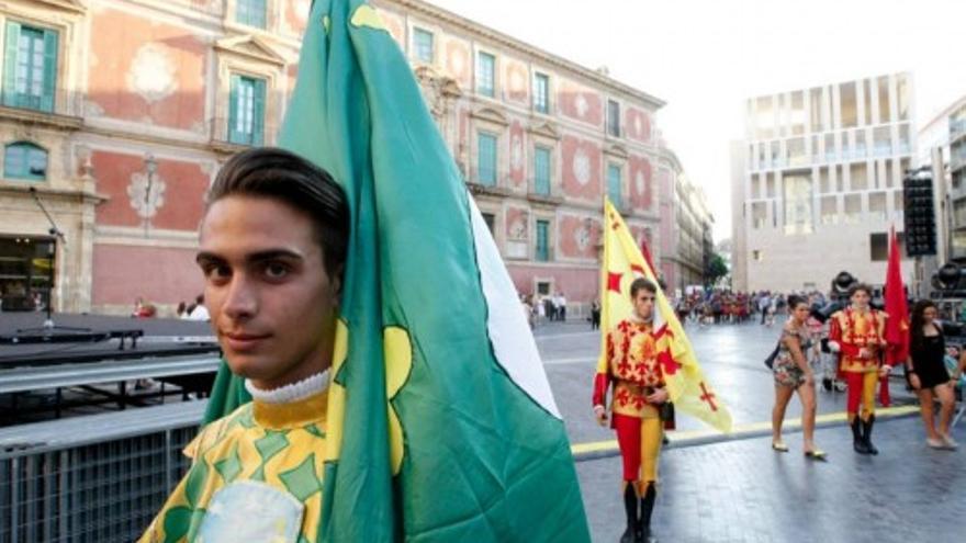 El Festival Internacional de Folclore arranca con un desfile