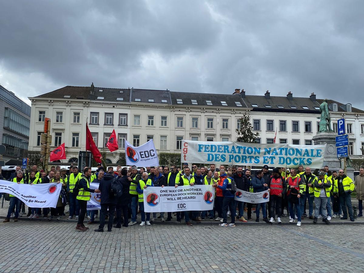 Protesta en Bruselas convocada por European Dockworkers Council (EDC).