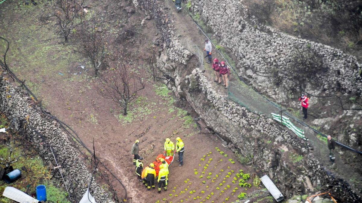 Rescate de los cuerpos de los fallecidos en el accidente de tráfico de Gran Canaria