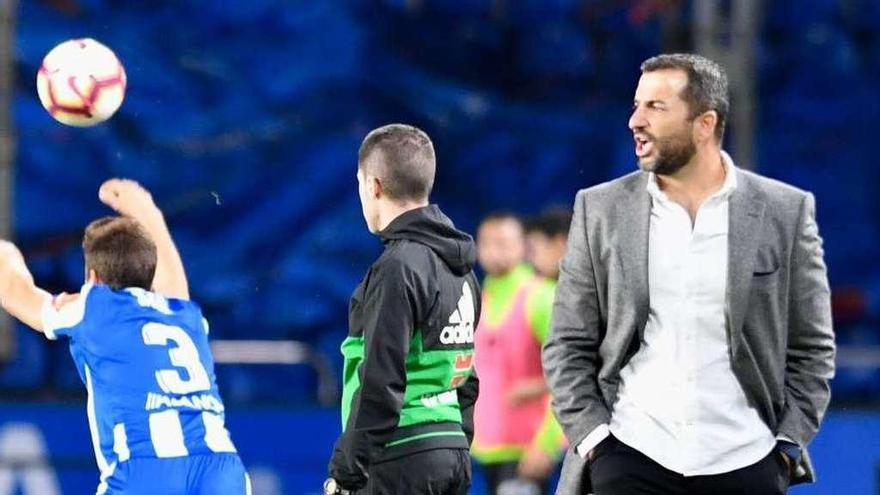 Diego Martínez, en Riazor en el partido de la primera vuelta.