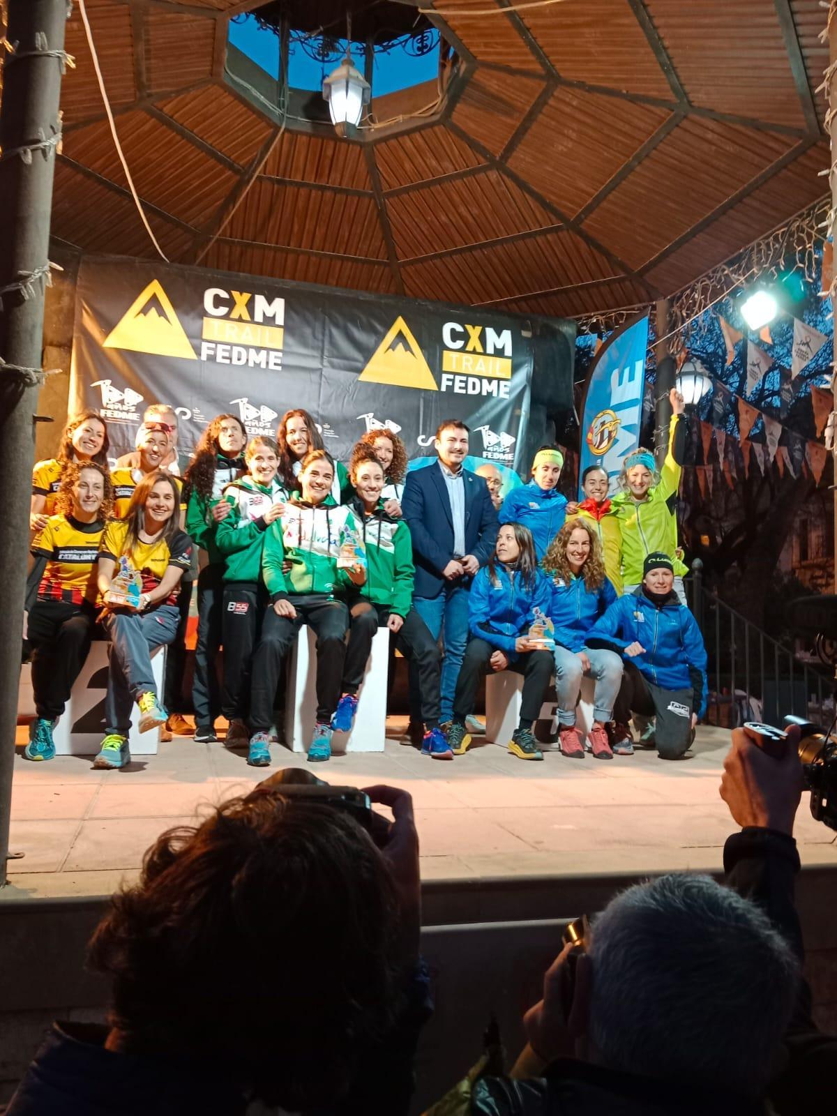 En las clasificaciones por selecciones, las chicas de la FEMECV dieron la alegría del día subiendo al tercer cajón del Campeonato de España modalidad ULTRA de Carreras por Montaña.