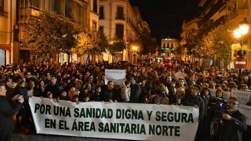 Unas mil personas se concentran en Pozoblanco en defensa de la Sanidad Pública