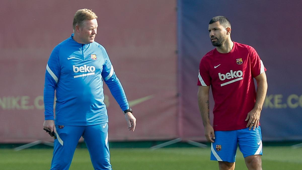 Koeman y Agüero, en el entrenamiento del Barça