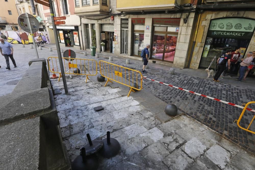 Unes obres impedeixen posar la terrassa durant dos mesos a un bar del Barri Vell