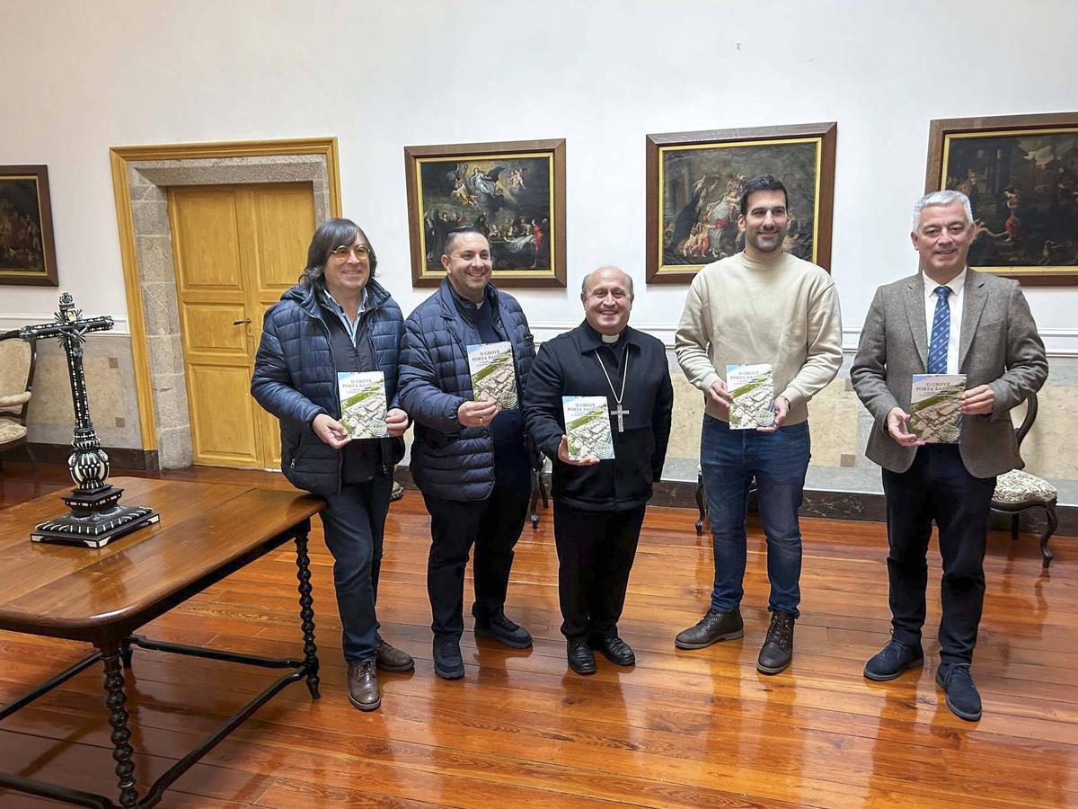 Francisco López, Juan Ventura, monseñor Prieto, Bruno Padín y Valentín García, ayer.