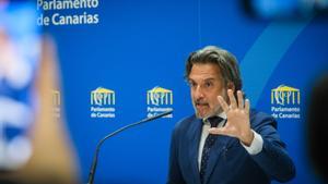 Gustavo Matos en rueda de prensa desde el Parlamento de Canarias