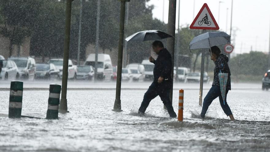 La lluvia obliga a cortar la avenida Castell Vell, túneles y caminos secundarios de Castelló