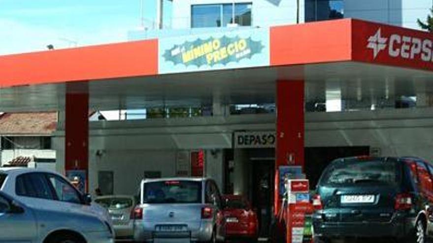 Descienden los precios de los carburantes