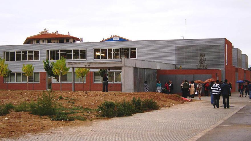 Entrada a l&#039;escola Sant Bernat d&#039;Olesa de Montserrat