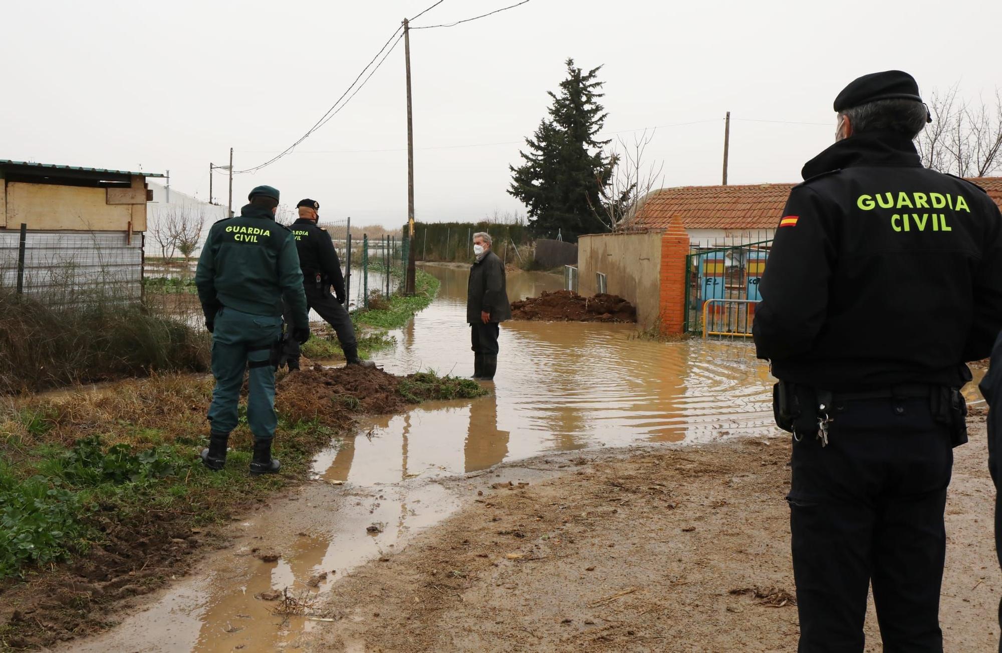 Monzalbarba sufre los efectos de la crecida del Ebro