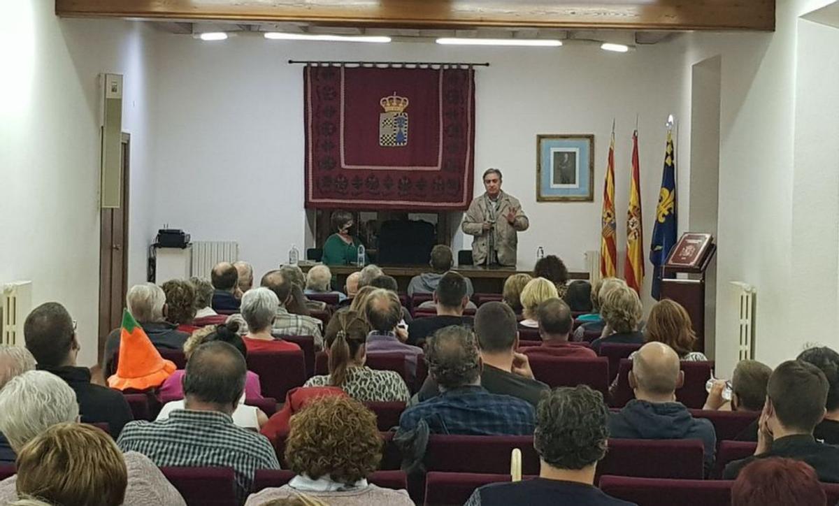 El historiador José Luis Corral impartió una conferencia. | SERVICIO ESPECIAL