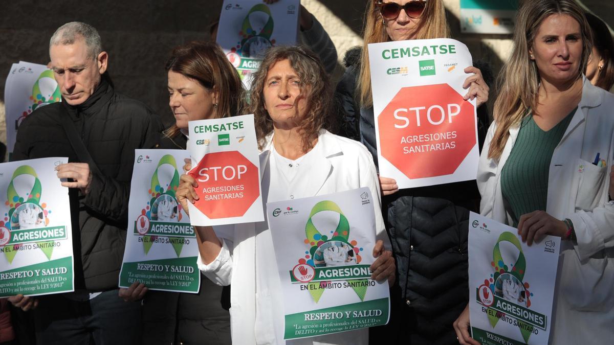 Protesta del personal sanitario del centro de salud de Casetas ante las agresiones, en una imagen de archivo.