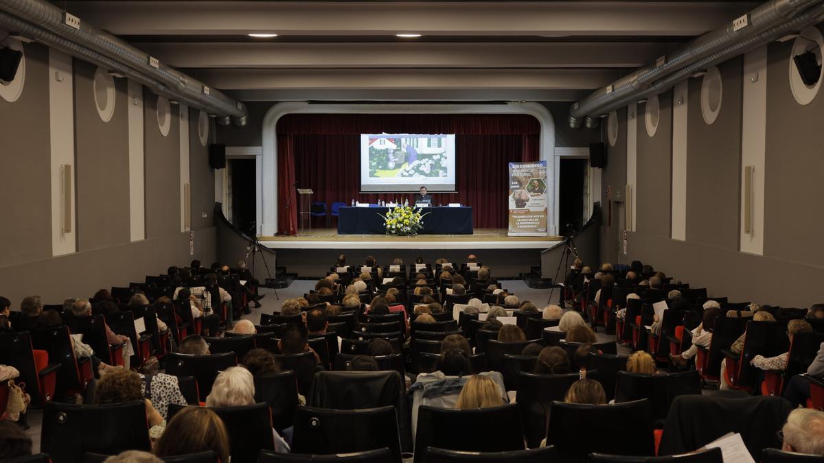 Una imagen del Auditorio Papa Francisco, del Seminario de Cáceres, durante el desarrollo del Congreso.