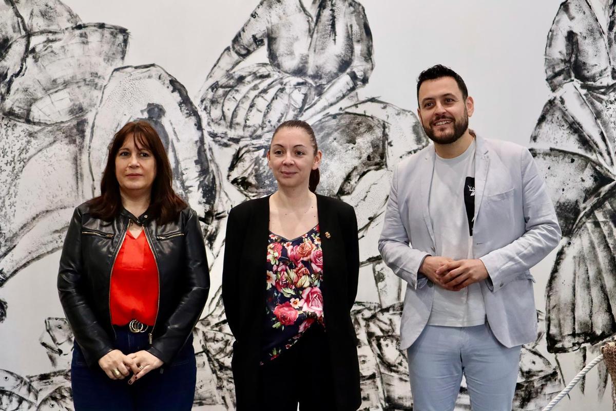 Natividade González, esquerda, María Lago e Roberto Pascual presentaron o foro.