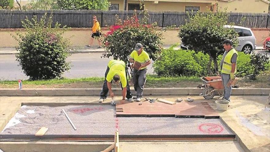 Benicàssim instala pavimento cerámico que evita los charcos