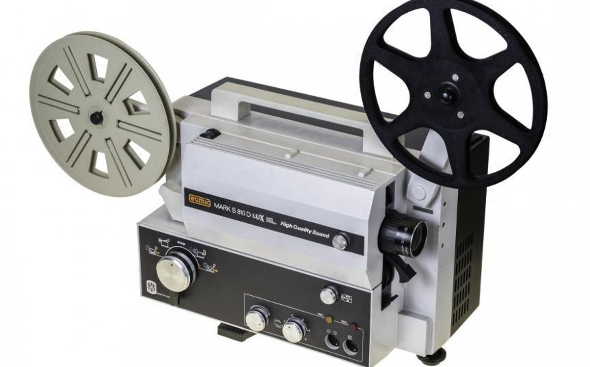 Proyector Eumig S810 D LUX de 1974.