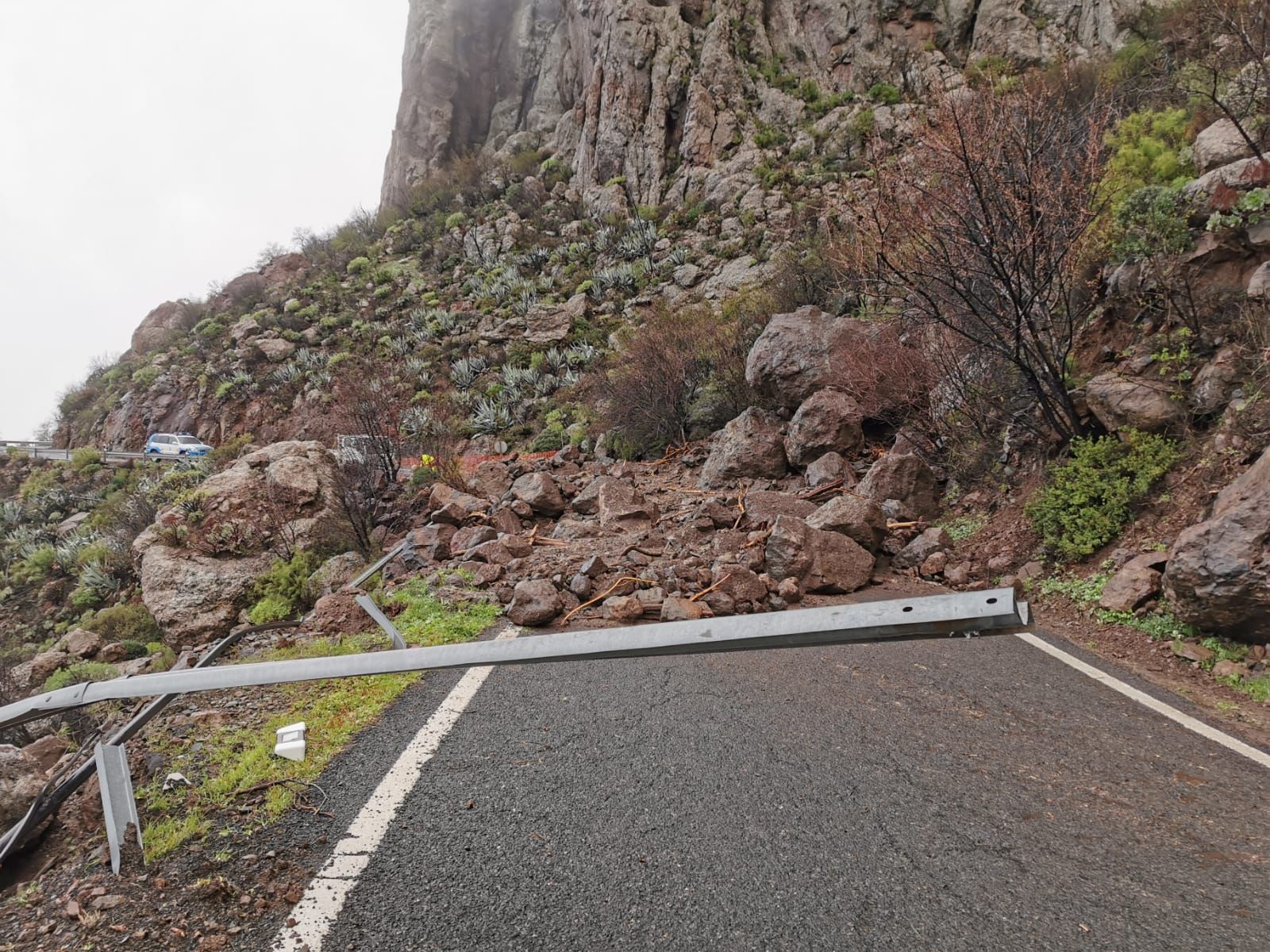 Desprendimientos en la subida a Fataga